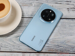 Aucun smartphone de la série Magic7 Honor n'est passé sous la barre des 6,7 pouces, Magic7 Pro en photo. (Source de l'image : Notebookcheck)