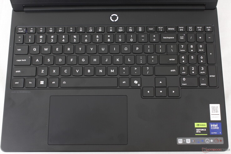 Ce modèle est doté d’un éclairage RVB à zone unique et de touches fléchées plus grandes que celles du LOQ Essential, moins cher.