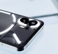 Selon les rumeurs, le Nothing Phone (3) abandonnera l&#039;interface Glyph caractéristique de l&#039;entreprise. Photo - Nothing Phone (2) (Source d&#039;image : Nothing)