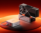 Le Maco-L 7735U dispose de ports OCuLink et USB4. Sur la photo : une configuration eGPU avec le mini-PC.