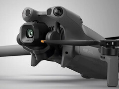 Un cliché promotionnel du DJI Mini 5 Pro qui a fait l&#039;objet d&#039;une fuite. (Source de l&#039;image : via DroneXL)
