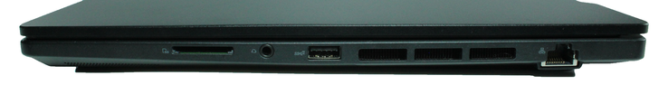 Côté droit : Lecteur de carte SD, audio 3,5 mm, USB-A 3.2 Gen.2, Gigabit LAN