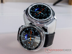 La Galaxy Watch 8 Classic est dotée d&#039;un bouton Quick sur le côté. En photo : les deux coloris de la smartwatch. (Source de l&#039;image : Notebookcheck)