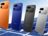 Le Tecno Spark 50 Pro est disponible en Orange dynamique, Bleu nuit, Noir d'encre, Gris titane (de gauche à droite) et Blanc nuage (non illustré).