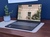 Critique du Lenovo IdeaPad 5 2-en-1 15 : Les performances du Ryzen AI 5 430 en avant-première