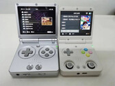 La Miyoo Flip est une autre console de jeu équipée d'une puce Rockchip RK3566. (Source de l'image : via KeepRetro)