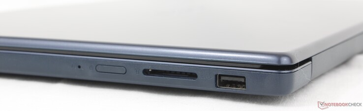 A droite : OneKey Recovery, bouton d'alimentation, lecteur de carte SD, USB-A (5Gbps)