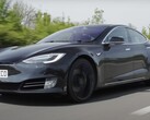 La Tesla Model S P90D avec plus de 430k miles sur sa batterie d'origine fonctionne encore parfaitement, à l'exception d'une certaine usure de l'intérieur. (Source : AutoTrader via YouTube)