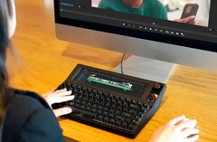 Le Vision Board combine un écran tactile LCD avec un clavier mécanique et un bouton de volume. (Source : Valmond sur Makuake)