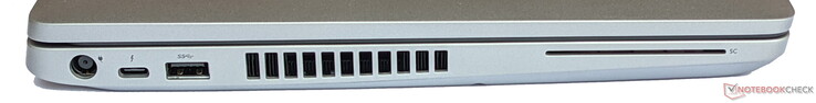 Côté gauche : Alimentation électrique, 1x USB 3.2 Gen 1 Type-C, 1x USB 3.2 Gen 1 Type-A, ventilation, lecteur de carte à puce