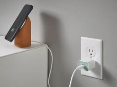 Le chargeur USB-C 20W Sjöss d'IKEA permet de recharger rapidement les téléphones et les tablettes à un prix abordable. (Source de l'image : IKEA)