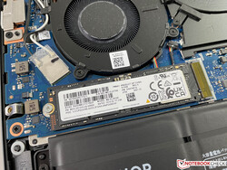 Le SSD M.2-2280 (PCIe 4.0) peut être remplacé.