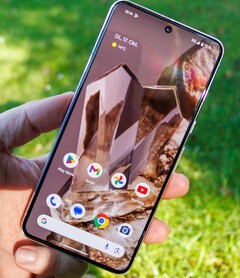 Si vous voulez un petit téléphone avec un grand zoom, réfléchissez bien, vous n'en trouverez probablement pas. (Source : Notebookcheck)