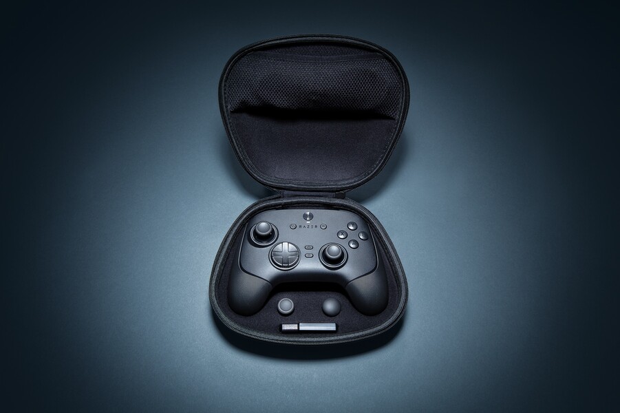 Le contrôleur sans fil Razer Wolverine V3 Pro 8K pour PC est présenté dans sa mallette de transport (Image source : Razer PR)