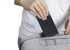 Le mini PC ultra-mince Palmshell SLiM X4L est équipé d'un processeur Intel à quatre cœurs. (Source de l'image : Palmshell)