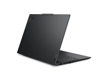 Le ThinkPad E16 Gen 4 dispose de ports USB-C, USB-A et HDMI.