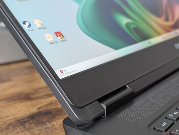 Pas de verre bord à bord, d'OLED ou d'écran tactile pour maintenir les coûts à un niveau bas