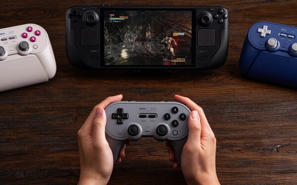 Le 8BitDo Pro 3 est compatible avec les appareils Steam Deck et SteamOS. (Source de l'image : 8BitDo)