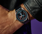 Une image de la nouvelle montre Citizen Star Wars duel sur un bracelet en cuir au poignet.