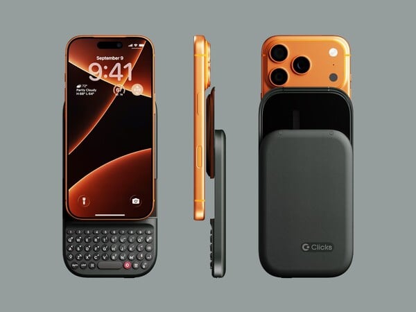 Le Clicks Power Keyboard se fixe aux iPhones avec MagSafe et aux autres téléphones avec un support Qi2 ou un étui magnétique. (Source de l'image : Clicks)