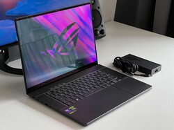 Critique du Asus ROG Zephyrus G16 2024. Appareil de test fourni par Asus Allemagne.