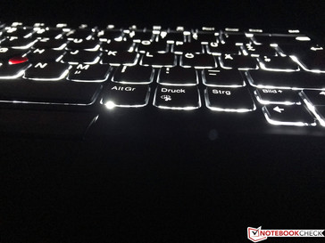 Lenovo ThinkPad X1 Extreme - Le rétroéclairage du clavier peut un peu éblouir en fonction de l'angle.