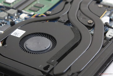 Deux ventilateurs et quatre caloducs, pour le CPU et le GPU de l'Alienware m17.