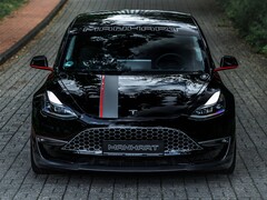 La société basée en Allemagne a dévoilé un kit de tuning avec plusieurs améliorations visuelles pour la Tesla Model 3 Performance (Image : Manhart Performance)