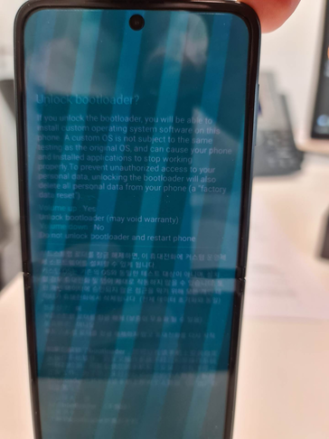 Le Galaxy Z Flip 3 n'affiche pas les mêmes avertissements que son grand frère. (Image source : 白い熊)