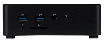 Vue de face du mini PC iiyama montrant les ports USB-A, USB-C et audio ainsi que le lecteur de carte SD