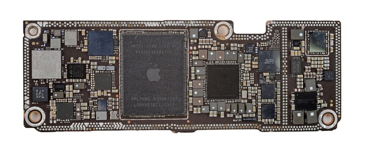 La production du Apple A16 Bionic coûte environ 102 dollars, dont moins de 30 cents reviennent à ARM. (Image : iFixit)