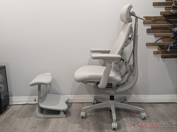 Fauteuil Omni et repose-pieds StepSync.