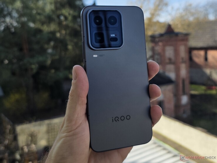 Critique du smartphone Vivo iQOO 15 Ultra