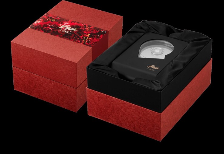 Le "Skeleton Hard Disk" est présenté dans un coffret exclusif. (Source de l'image : Buffalo)