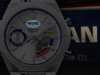 La montre Casio Edifice x Nismo ECB-S10NIS-7A est dotée d'un logo phosphorescent. (Source de l'image : Casio)