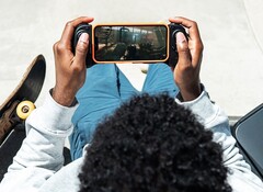 La dernière manette de jeu pour iPhone de Corsair est équipée de pouces anti-dérive. (Image : Corsair)