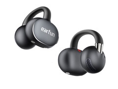 Les écouteurs EarFun Clip 2 se fixent sur les oreilles pour offrir une traduction automatique et une lecture musicale avec résolution. (Source de l'image : EarFun)