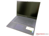 Test de l'Asus ProArt StudioBook Pro 17 W700G3T (i7-9750H, RTX 3000 Max-Q, FHD) : station de travail mobile imparfaite