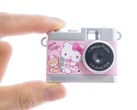 L'appareil photo jouet Kenko Tokina Pieni II est désormais disponible avec une variété de personnages de Sanrio ornant son boîtier. (Source de l'image : Kenko Tokina)