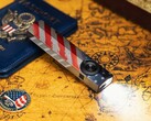 La lampe torche Olight ArkPro Stars &amp; Stripes Edition est équipée d'un faisceau large de 1 500 lumens.