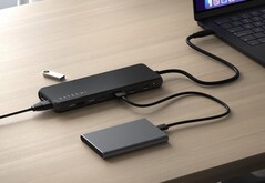L'adaptateur multiport USB-C triple affichage de Satechi 13-en-1 est depuis peu disponible en magasin. (Source de l'image : Satechi)
