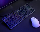 Clavier de jeu Turtle Beach Vulcan II TKL à côté de la souris sur un bureau