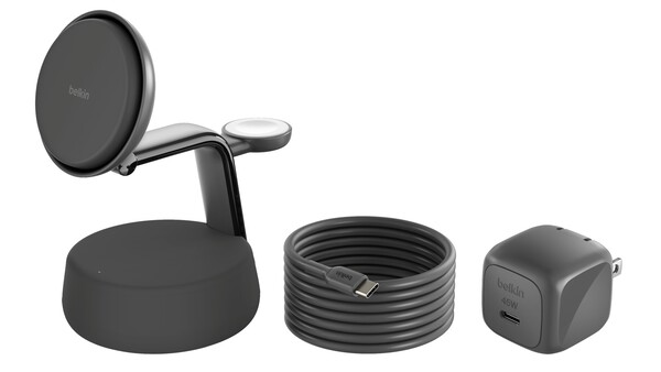La station d'accueil magnétique 3-en-1 UltraCharge Pro de Belkin est livrée avec un câble USB-C et un adaptateur 45W. (Source de l'image : Belkin)