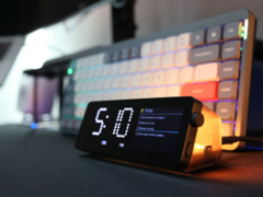 Le Vobot Mini Dock est une station d'accueil 7-en-1 dotée d'un écran de 2 pouces. (Source de l'image : Vobot)