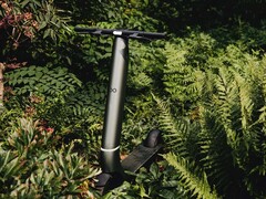Le Bo M est un scooter électrique doté d&#039;une coque en aluminium.