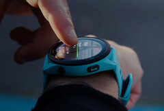 La nouvelle mise à jour de Garmin pour la Forerunner 265 comporte une liste de treize changements. (Source de l'image : Garmin)