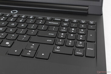 Les touches Numpad sont plus étroites que les touches QWERTY principales, tandis que les touches fléchées sont plus larges