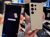 Le Galaxy S24 Ultra dans sa finition jaune titane. (Source de l'image : TikTok)