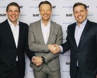 L'accord entre Sixt et Stellantis est scellé : Alexander Sixt (Co-CEO Sixt), Uwe Hochgeschurtz (Stellantis Chief Operating Officer, Enlarged Europe), Konstantin Sixt (Co-CEO Sixt) - de gauche à droite.