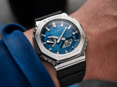 Les nouvelles montres G-Shock GBM-2100A-2B (photo) et GBM-2100A-4B de Casio sont lancées au Royaume-Uni. (Source de l'image : Casio)